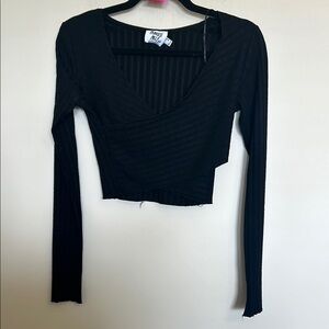37.  Princess Polly Black Long Sleeve V-Neck Crop Top size 4